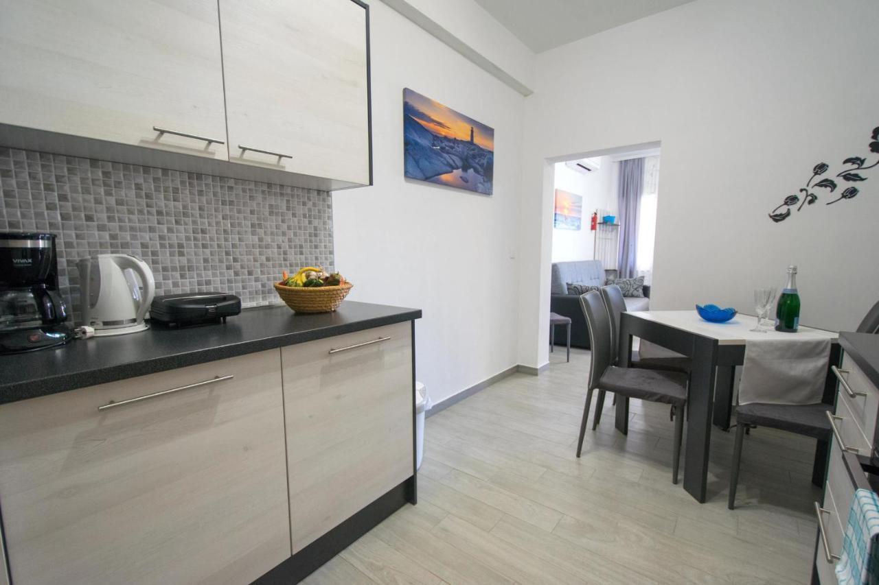 Apartments Mladenka Malinska Bagian luar foto