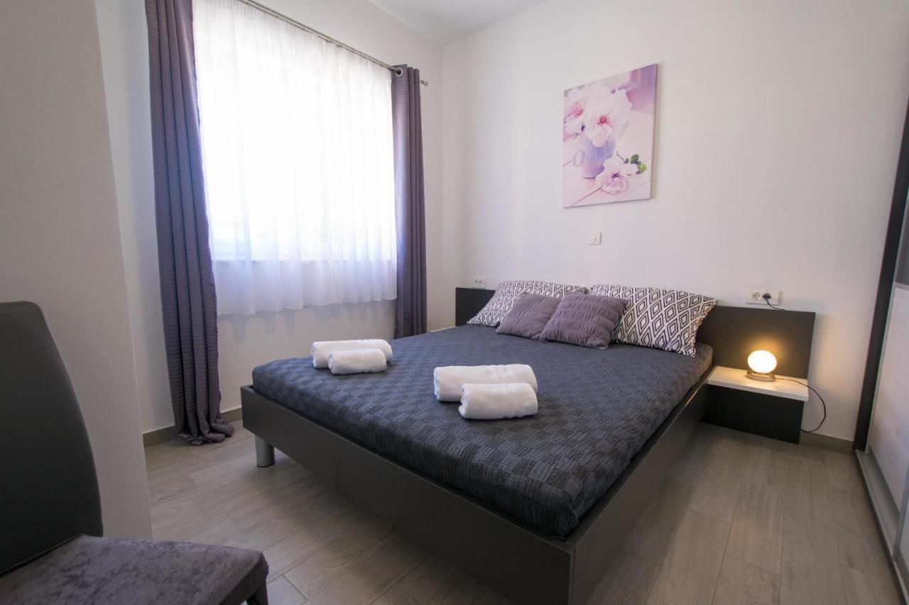Apartments Mladenka Malinska Bagian luar foto